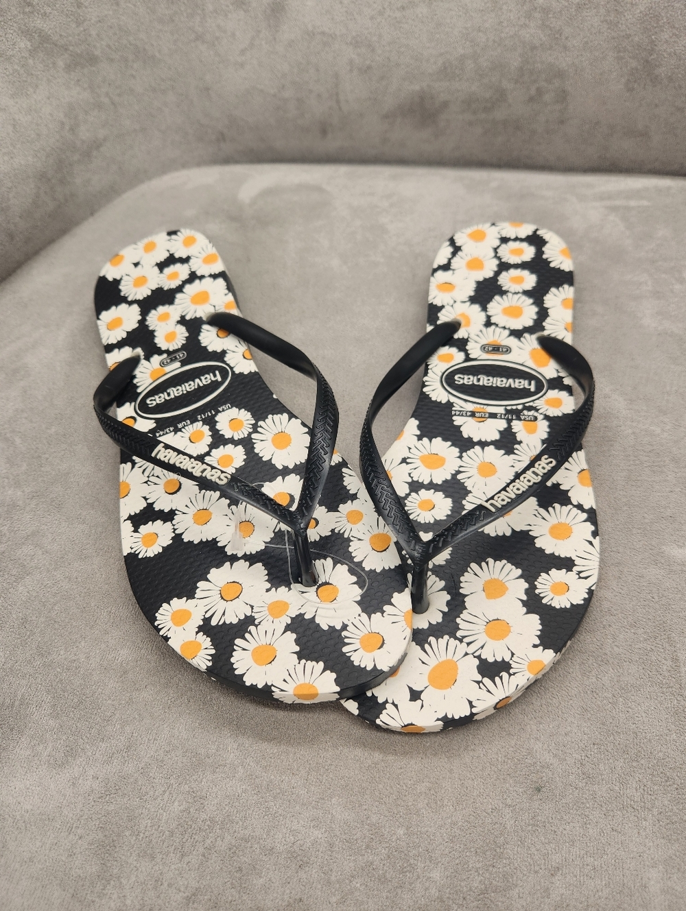 Havaianas Flip-Flop Sandals Women's 11 Black Floral Daisy Kawaii Boho New $35